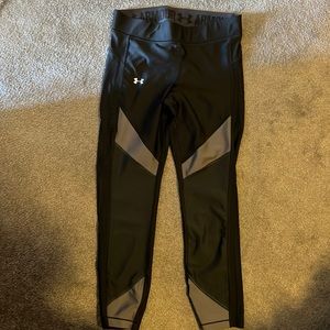 Under Armour heat gear black and grey capris size medium